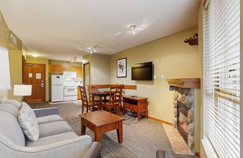 Village North Hotel | Whistler - Cascade Lodge 433
