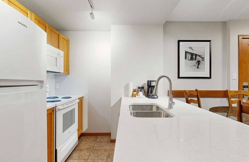 Village North Hotel | Whistler - Cascade Lodge 434