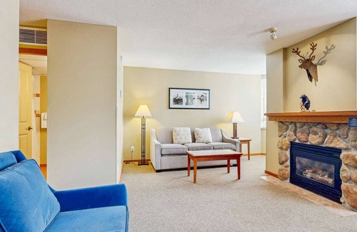 Village North Hotel | Whistler - Cascade Lodge 436