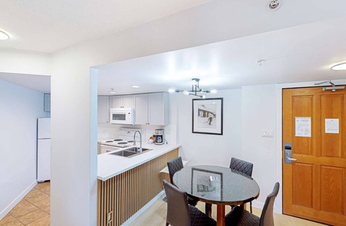 Village North Hotel | Whistler - Cascade Lodge 512