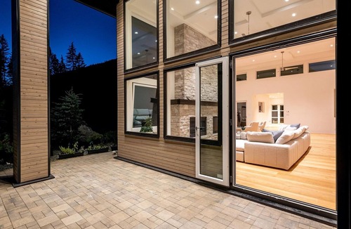 Sea to Sky Highway Ski Chalet | Whistler Gallery House Luxury Mountain Retreat