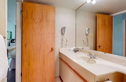 Blackcomb Hotel | Whistler - Glacier Lodge 222