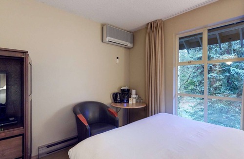Blackcomb Hotel | Whistler - Glacier Lodge 232