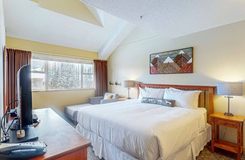 Blackcomb Hotel | Whistler - Glacier Lodge 323