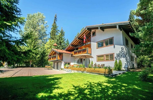 Whistler House | Whistler lodge with hot tub & cinema