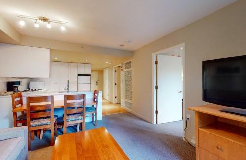 Whistler Village Apartment | Whistler Peak Lodge