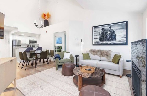 Village North Apartment | Whistler Village PentHouse | 3 BDR | Walk to Ski