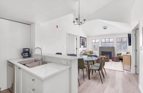Village North Apartment | Whistler Village PentHouse | 3 BDR | Walk to Ski