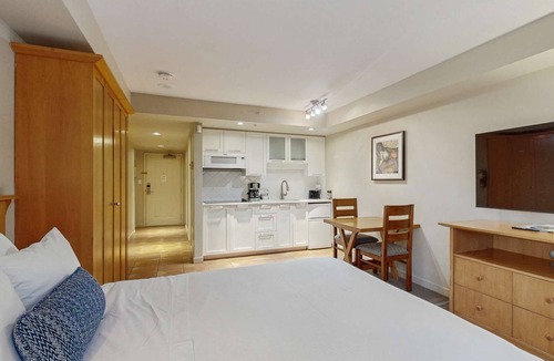 Whistler Village Hotel | Whistler - Whistler Peak Lodge 210