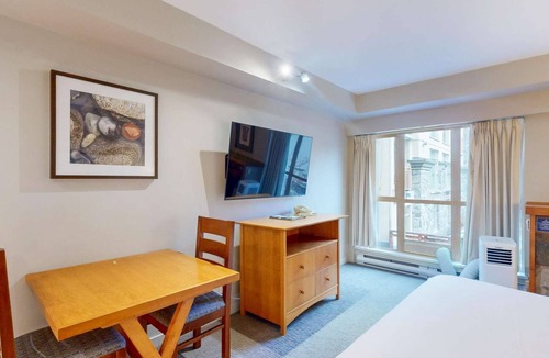 Whistler Village Hotel | Whistler - Whistler Peak Lodge 315