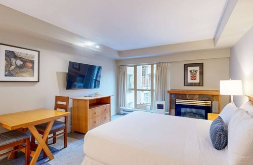 Whistler Village Hotel | Whistler - Whistler Peak Lodge 315