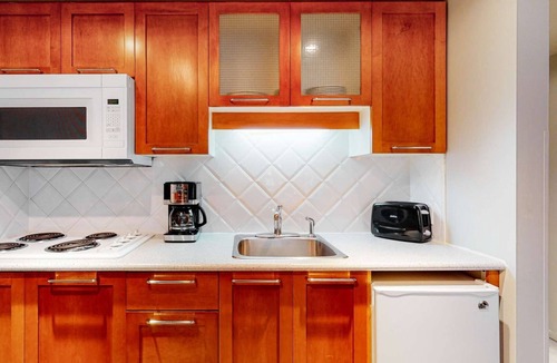 Whistler Village Hotel | Whistler - Whistler Peak Lodge 311