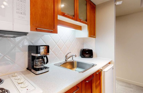 Whistler Village Hotel | Whistler - Whistler Peak Lodge 311