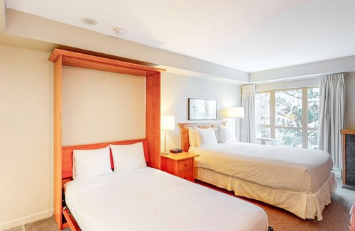 Whistler Village Hotel | Whistler - Whistler Peak Lodge 311