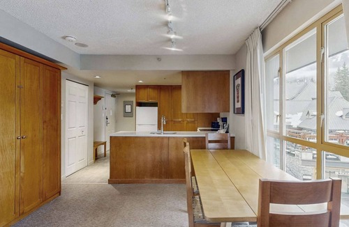 Whistler Village Hotel | Whistler - Whistler Peak Lodge 403