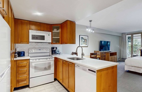 Whistler Village Hotel | Whistler - Whistler Peak Lodge 409