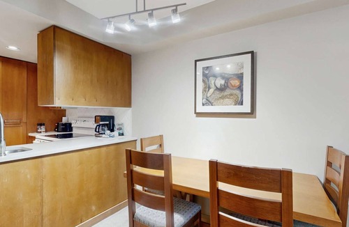 Whistler Village Hotel | Whistler - Whistler Peak Lodge 409