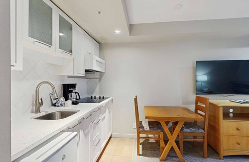 Whistler Village Hotel | Whistler - Whistler Peak Lodge 428