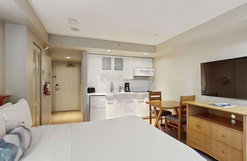 Whistler Village Hotel | Whistler - Whistler Peak Lodge 428