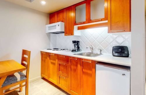 Whistler Village Hotel | Whistler - Whistler Peak Lodge 429