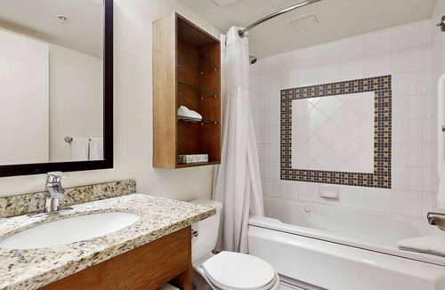 Whistler Village Hotel | Whistler - Whistler Peak Lodge 506