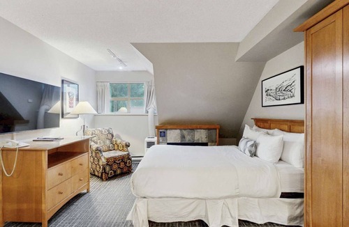Whistler Village Hotel | Whistler - Whistler Peak Lodge 4407