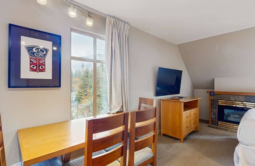 Whistler Village Hotel | Whistler - Whistler Peak Lodge 501