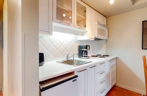 Whistler Village Hotel | Whistler - Whistler Peak Lodge 607