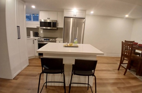 Whitby House | Whitby 2BR escape l Near Thermea spa l Iroquois sport centre l 401 l Downtown