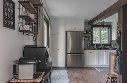 Lac-Superieur Ski Chalet | ❤️ White Cottage | Hot Tub | Private Lake Access | Mont-Tremblant Area