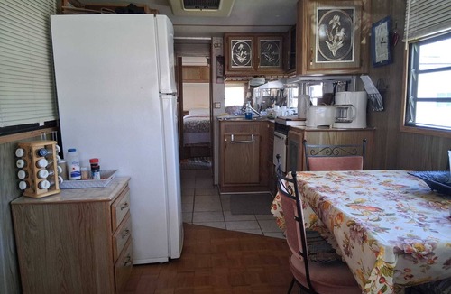 Thamesville Cottage | Wildwood By The Lake! Cottage Rental in Private Park next to Lake Erie!