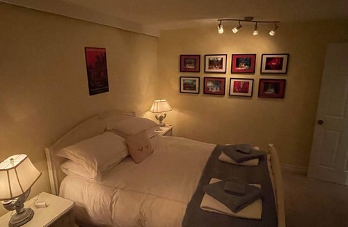 Erin Bed & Breakfast | WMK Tale of Two Cities Room