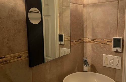 Erin Bed & Breakfast | WMK Tale of Two Cities Room