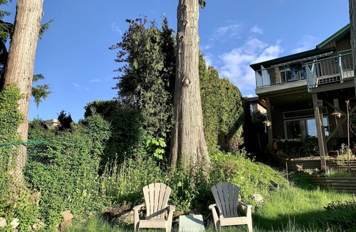 Regional District of Nanaimo House | Woke Up at the Edge of the Pacific- Private Room with Free Parking in Nanaimo
