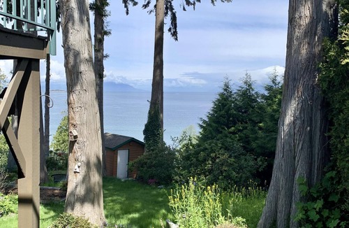Regional District of Nanaimo House | Woke Up at the Edge of the Pacific- Private Room with Free Parking in Nanaimo
