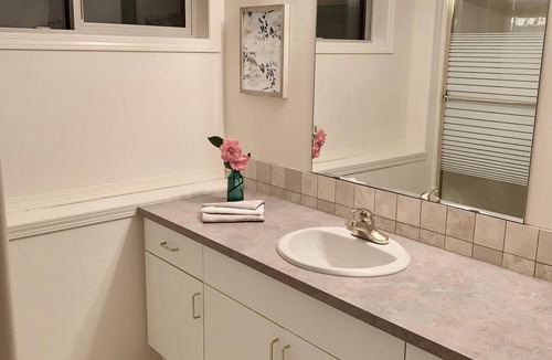 Regional District of Nanaimo House | Woke Up at the Edge of the Pacific- Private Room with Free Parking in Nanaimo