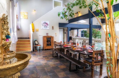 Juan de Fuca Electoral Area Villa | Wonderland Adventure Home - UNIQUE STAY With Hot Tub & Pond