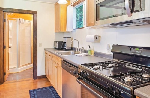 Mount Desert Cabin | Woodland Home near Long Pond w/Spacious Living Area, Full Kitchen & Deck