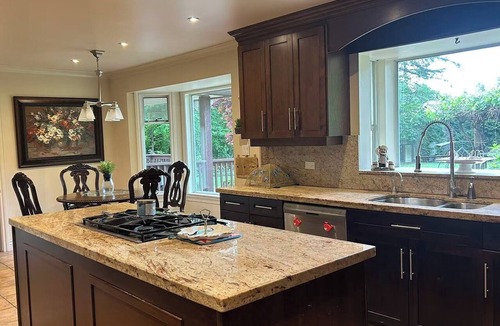 Surrey House | Woodland Manor - Forest Estate Near Crescent Beach