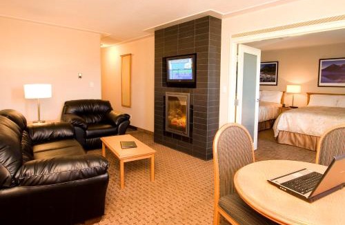 Fort Nelson Hotel | Woodlands Inn & Suites
