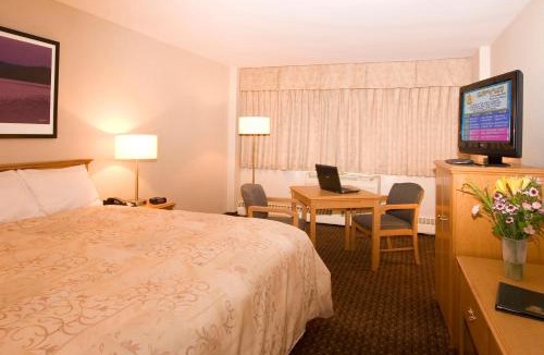 Fort Nelson Hotel | Woodlands Inn & Suites