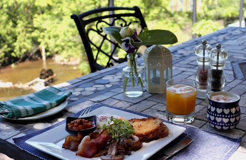 Erin Bed & Breakfast | Woolen Mill Kitchen McMillan Room