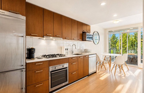 Downtown Vancouver Apartment | Yaletown, A/C, parking, 7 min walk to beach, downtown, Skytrain