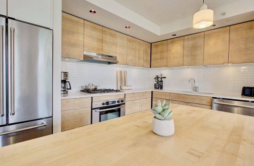 Yaletown Apartment | Yaletown Oasis