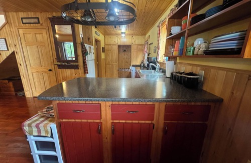 Lincoln House | Year-Round Lakefront Retreat with Cedar Barrel Sauna and Treehouse