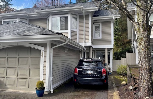 District of North Vancouver House | Your summer base: forest trails, mountains, beaches and Deep Cove minutes away.
