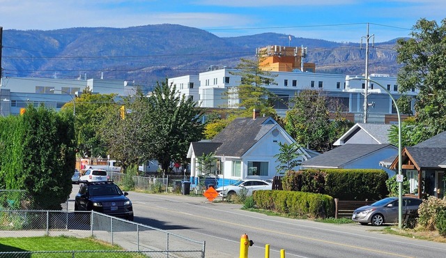 1.5 blocks Kel Gen Hosp/Pets OK/5min OUC/1.5km Dwntwn/2.5 blocks to Sunny Beach