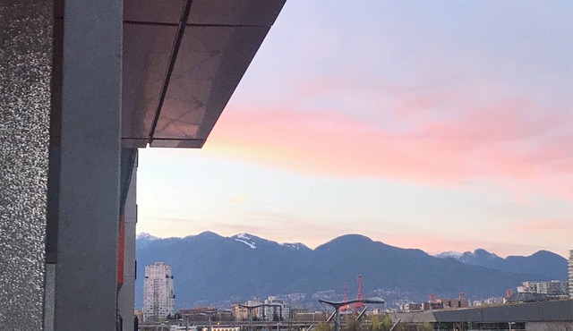 1-bed pet-friendly Olympic Village condo with pool & hot tub, 5 min from seawall