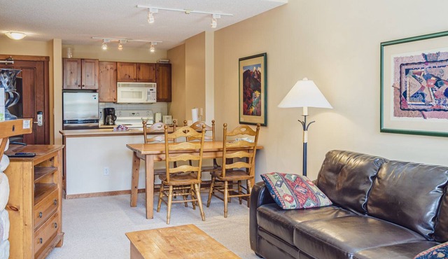 1 bedroom apartment in village centre, ski in/out