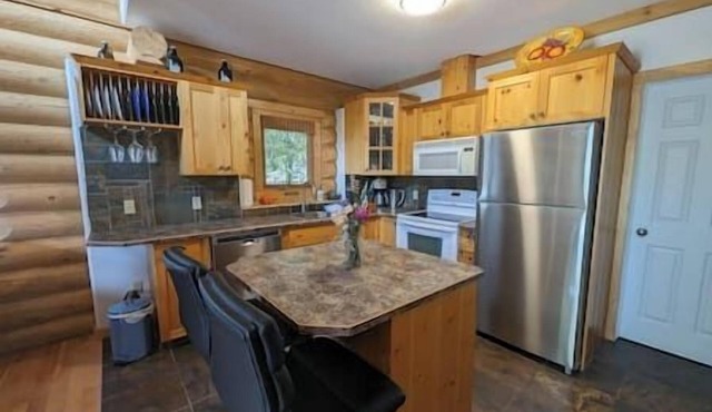 1 bedroom cabin w/Loft at River Bend